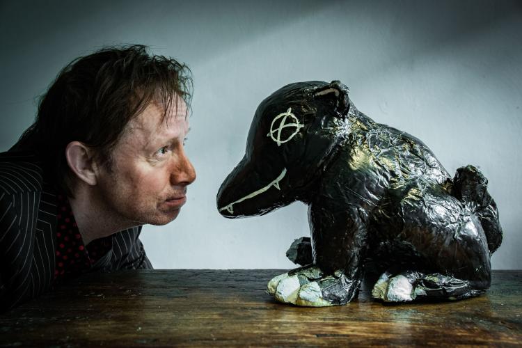 Portret: Michael Abspoel: de stem van Man bijt hond - Jongbelegen.nu