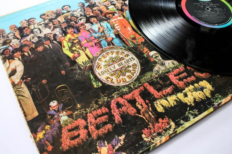 Wie is wie op de hoes van Sgt. Pepper’s (deel 3) - Jongbelegen.nu