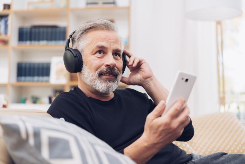 Luisteruhhh! Leuke en interessante podcasts - Jongbelegen.nu